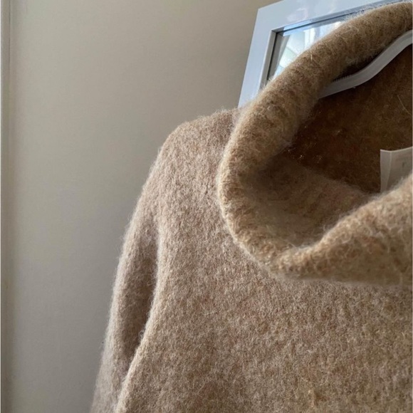 Aritzia the Group Babaton Turtleneck Alpaca Wool
Blend Sweater - Picture 2 of 8